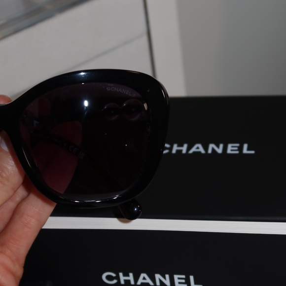 Original Chanel Sunglasses - Picture 5 of 7